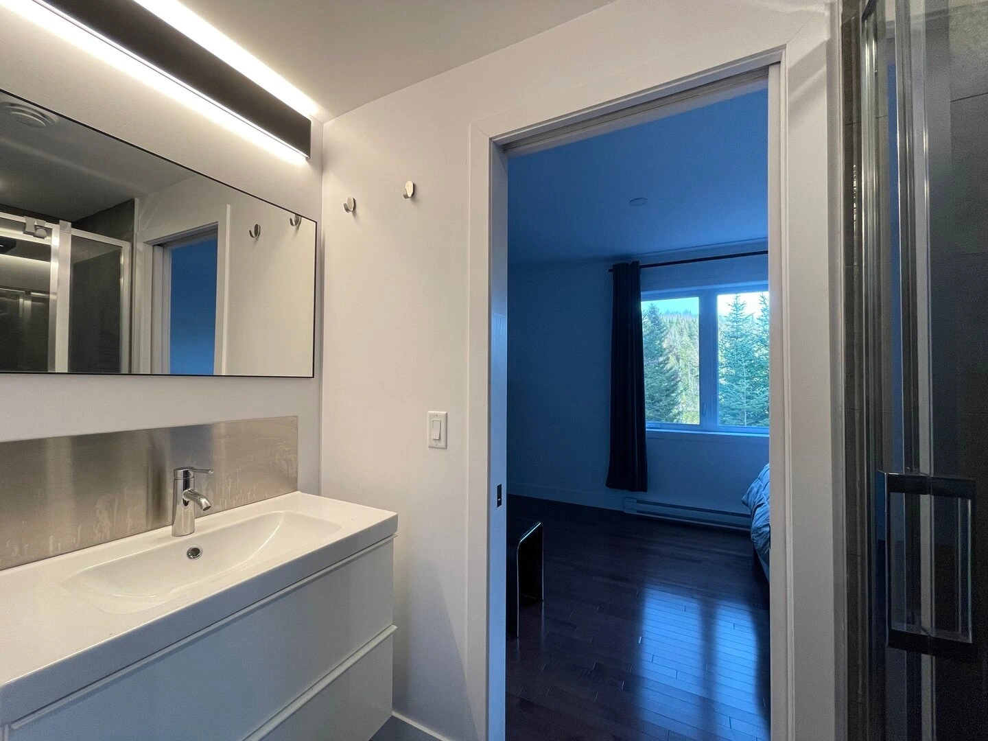 Salle de bain partagée des chambres 1 et 2 du chalet L’Évasion