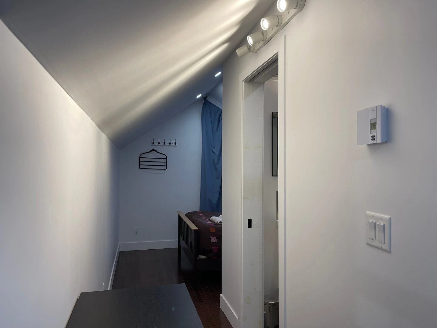 Couloir menant à la chambre 4 du chalet L’Évasion