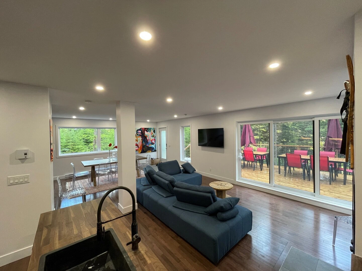 Entrée et aire de vie du chalet L’Évasion