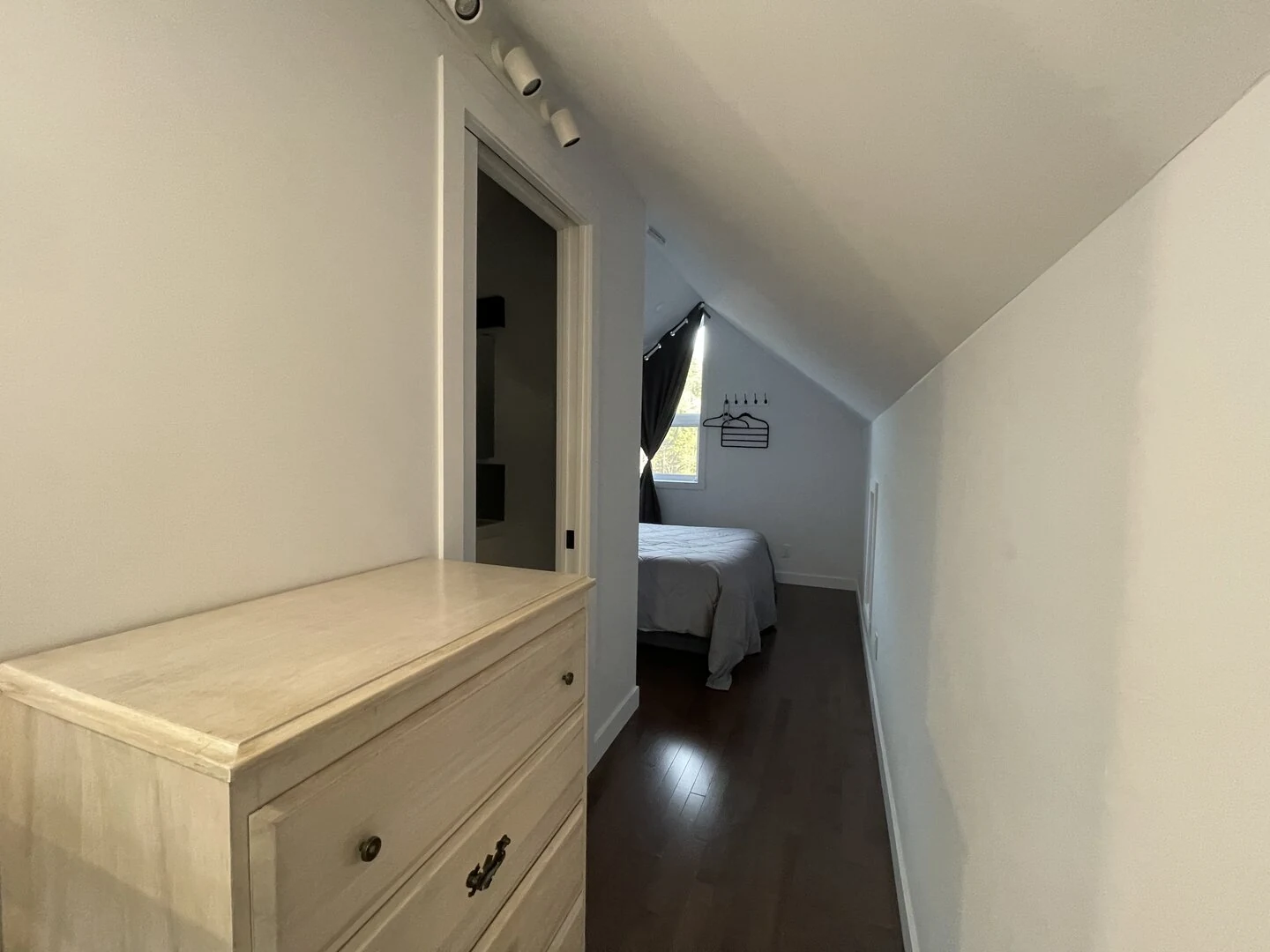 Couloir menant à la chambre 4 du chalet Le Céleste