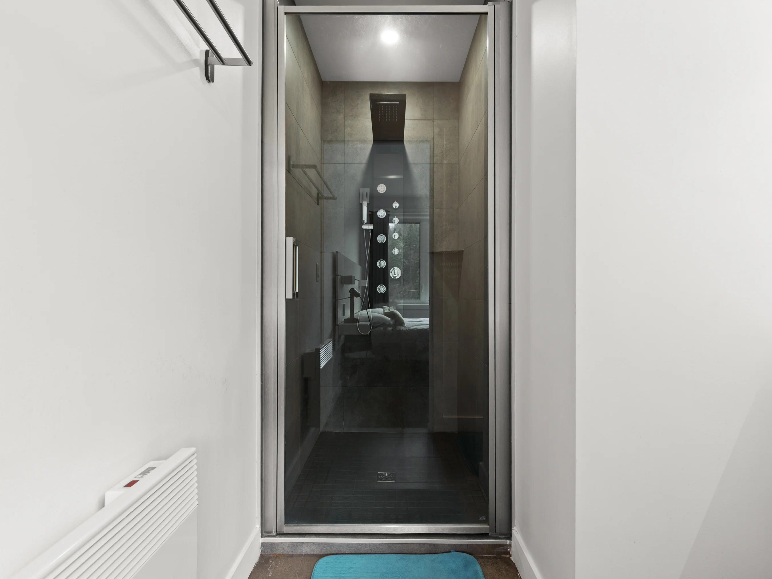 Douche vitrée du chalet Le Céleste
